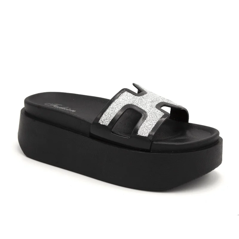 Men's slippers in a warm color like red or brown Men's slippers in a warm color like red or brown Helimsta sole slipper Men's slippers in a warm color like red or brown Men's slippers in a warm color like red or brown Helimsta sole slipper